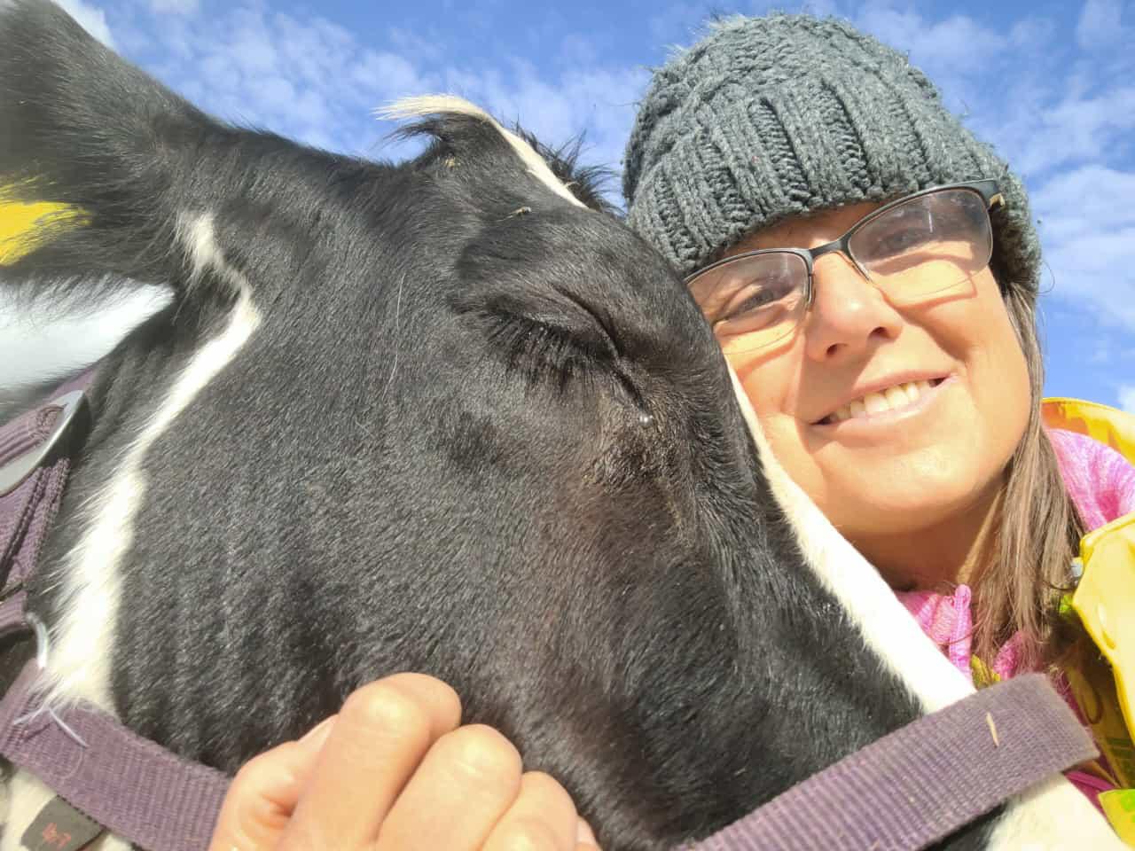 Heike und eine Kuh © Werte Kuh & Wertes Huhn